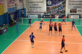 Игровой момент турнира по волейболу среди мужчин в Куйбышеве. 3 день
